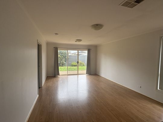 Spacious 4-Bedroom Family Home in Evanston Gardens - Photo 1
