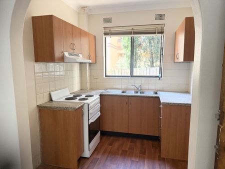 Spacious 2 bedrooms unit - Photo 4