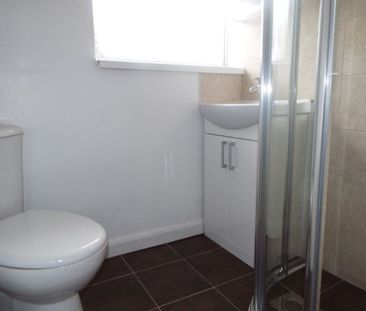 LAINDON, BASILDON - Photo 2