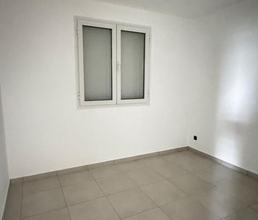 Location Maison 4 pièces 61m² PETIT BOURG 97170 - Photo 1