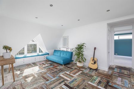 3 Bedroom Apartment - Photo 4