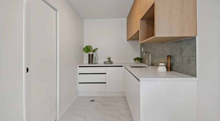 Private Self-Contained Studio in Modern Townhouse - Photo 2