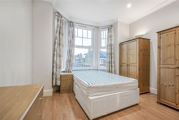 3 bedroom flat to rent - Photo 1