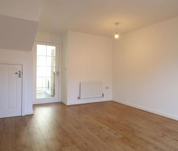 2 bedroom end of terrace house to rent - Photo 1