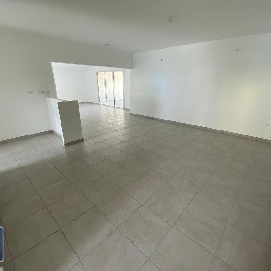 Location Appartement 3 pièces 95m² STE CLOTILDE 97490 - Photo 1