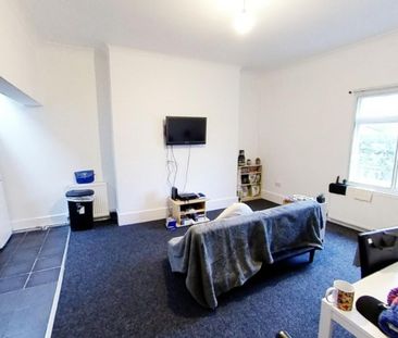 New Walk, Leicester - Photo 1