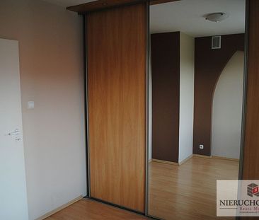 Do wynajmu- przestronnego 3 pokojowe mieszkanie z garażem, 61 m2. - Photo 2
