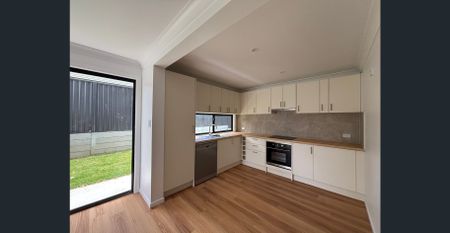 Cosy Brand New 2-Bedroom Unit – Downstairs - Photo 4