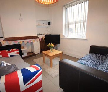 4 bedroom terraced house to rent - Photo 1