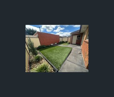 3/3 Burley Griffin Close, Keilor East, Vic 3033 - Photo 2