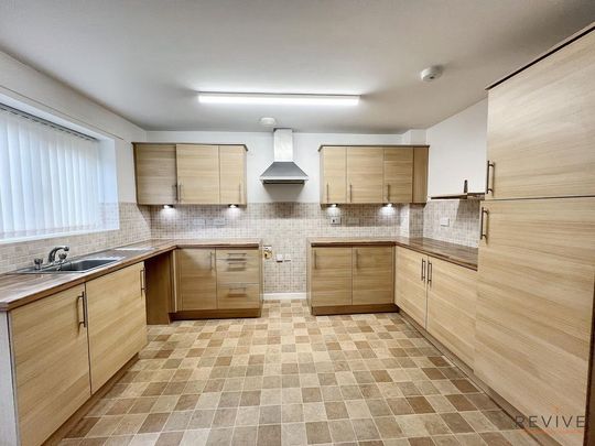 4 bedroom detached house to rent - Photo 1