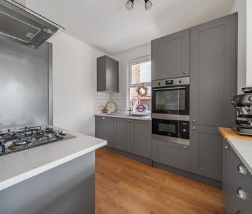 Caxton Gardens, Guildford, Surrey, GU2 - Photo 6