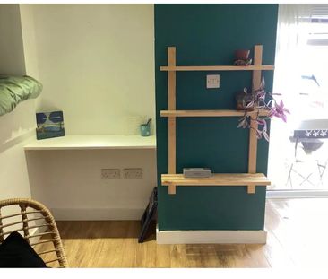 Studio Flat, Brentwood Road, BN1 - Photo 1