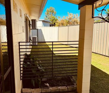 3 Bedroom Unit with secure back yard - Photo 4