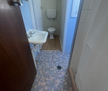 NEAT AND TIDY ONE BEDROOM FLAT - Photo 3