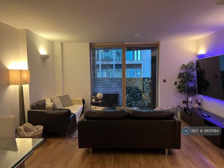 2 bedroom flat to rent - Photo 2