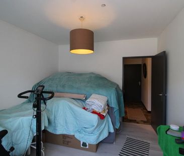 Ideaal gelegen ruim en lichtrijk 2 slaapkamer appartement in het ce... - Photo 3