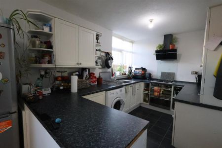3 bedroom terraced house to rent - Photo 3