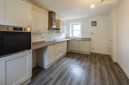 3 bedroom apartment to rent - Photo 4