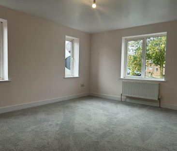 3 bedroom flat to rent - Photo 3