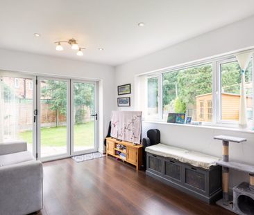 4 bedroom semi-detached house to rent - Photo 5
