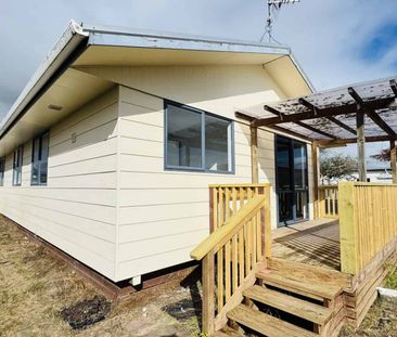 Three Bedroom Home with Huge Garage/Rumpus - Photo 5