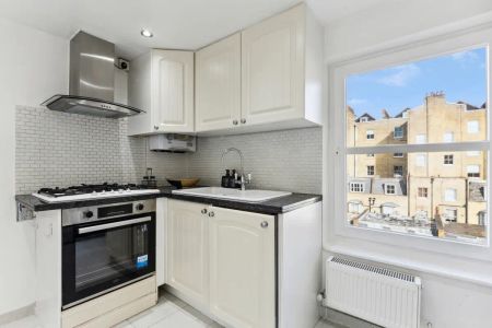 2 bedroom flat in South Kensington - Photo 5