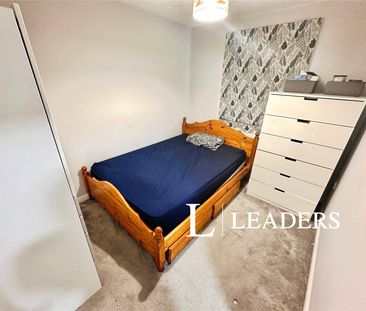 3 bedroom house to rent Ovaldene Way, ST4 - Photo 1