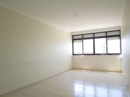 Apartamento T2 para Arrendamento em Alfornelos perto do Metro - Photo 2