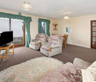 5 bedroom end of terrace house to rent - Photo 2