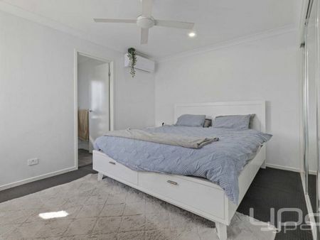 Private, Low-Maintenance Living Just Steps from Bumblebee Park - Photo 5