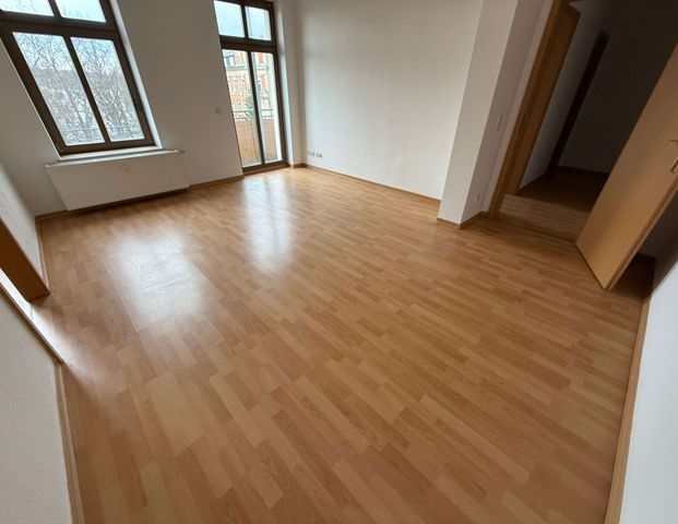 Ins 3.OG mit Lift / Balkon / Bad mit Wanne + Fenster u.v.m. - Foto 1