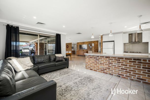 Spacious 4 Bedroom Home - Great Location! - Photo 1