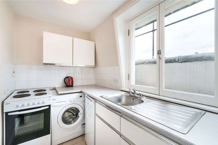 A fourth floor studio room in a lovely period building well located in South Kensington with its own kitchen and shared bathroom facilities. - Photo 3