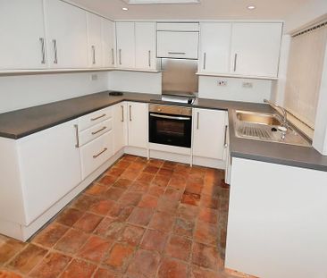 3 bedroom detached house to rent - Photo 4