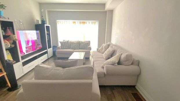 For Lease - 1762A Lawrence Avenue Unit# Room 1, Toronto, Ontario - Photo 1