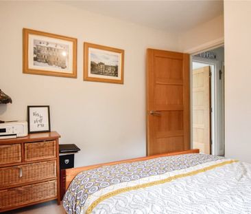 Well presented 2 bedroom apartment to rent in the popular village o... - Photo 2