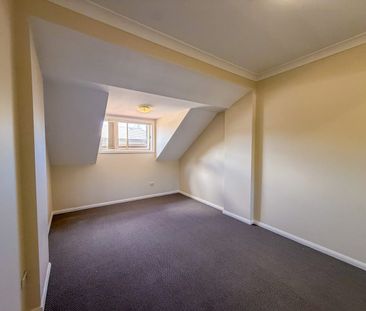 UNIQUE TOWNHOUSE WITH LARGE BEDROOMS - Photo 1