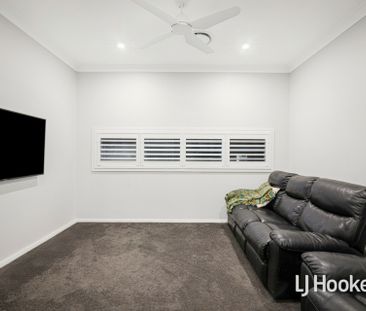 Beautiful 4 Bedroom Home - Prime Location! - Photo 2