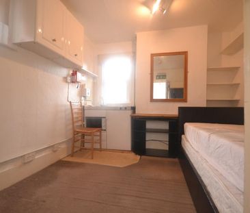 1 bedroom Flat To Let - Photo 2