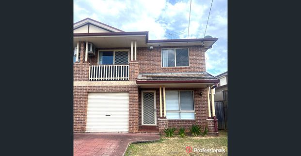 Charming 3-Bedroom Duplex in Prime Liverpool Location! - Photo 1