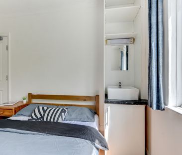 6 Bed Terraced House, Baden Road, BN2 - Photo 2