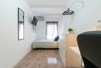 Carrer Verge de lOlivar, Torrent, Valencian Community 46900