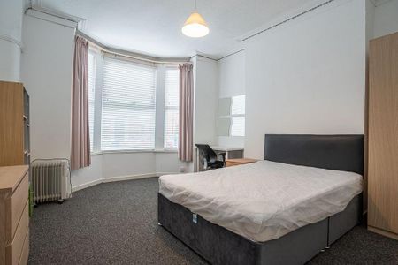 6 bedroom terraced house to rent - Photo 4