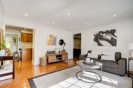 For Lease - 10 Anchor Court, East Gwillimbury, Ontario - Photo 3