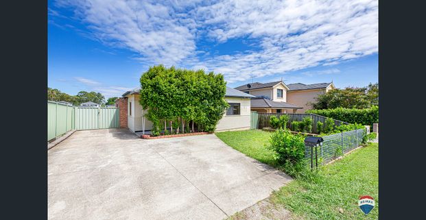 A fantastic opportunity to secure a family-friendly home in a convenient Cambridge Park location. - Photo 1