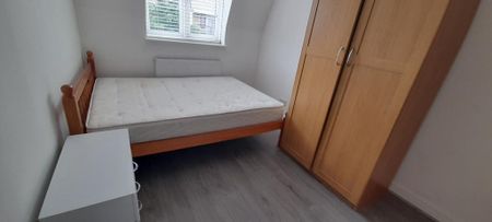 3 bedroom flat to rent - Photo 2