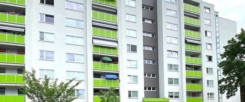 **MODERNISIERTE 2,5 ZIMMER WOHNUNG MIT BALKON UND NEUEM WANNENBAD** - Foto 1