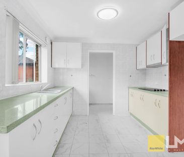 WELL-MAINTAINED BLOCK & APARTMENT - Photo 4