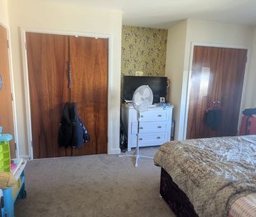 2 Bed Flat, Kenavon Drive, RG1 - Photo 3